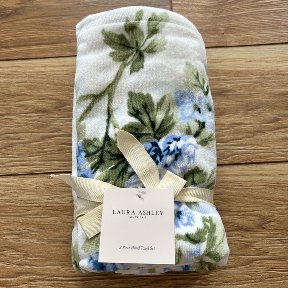 NWT Laura Ashley Set of Two Hand Towels - Picture 13 of 16